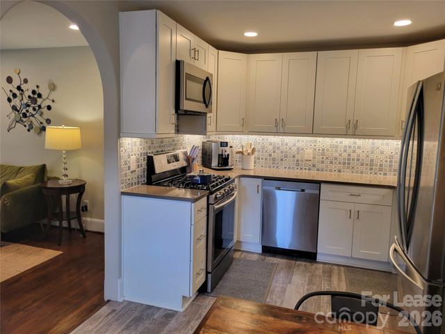 1338 Dresden Drive W, Charlotte, NC 28205