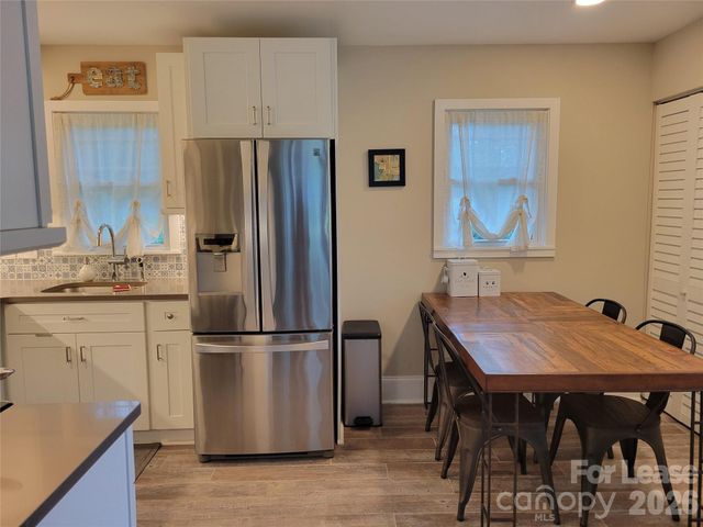 1338 Dresden Drive W, Charlotte, NC 28205