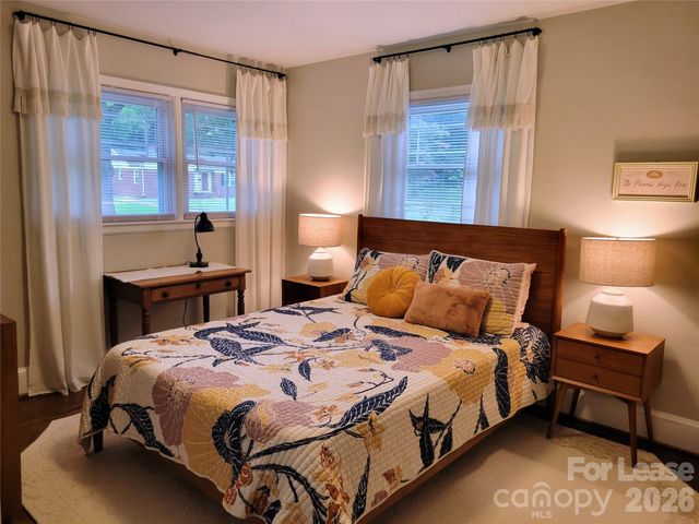 1338 Dresden Drive W, Charlotte, NC 28205