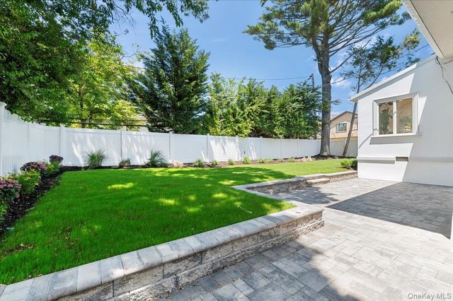 77 Bounty Lane, Jericho, NY 11753