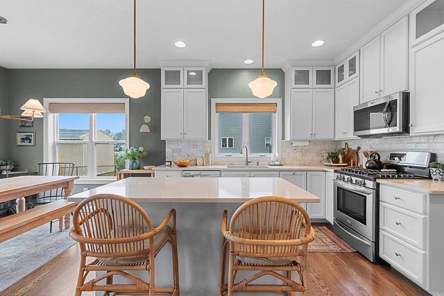 2066 W HERON LANE, Appleton, WI 54913