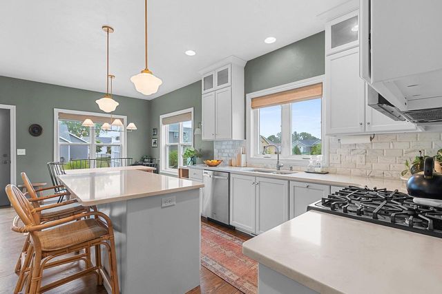 2066 W HERON LANE, Appleton, WI 54913