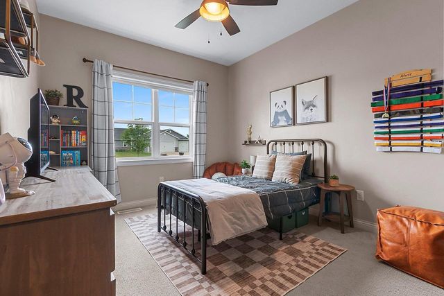 2066 W HERON LANE, Appleton, WI 54913