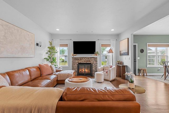 2066 W HERON LANE, Appleton, WI 54913
