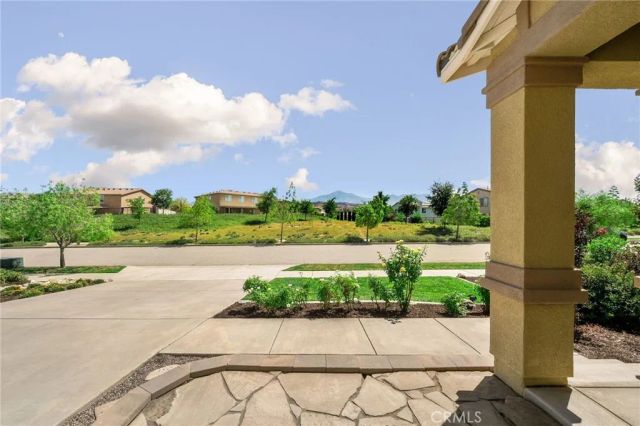 31801 Oak Wood Circle, Yucaipa, CA 92399