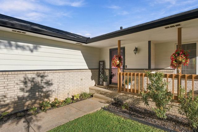 126 E Creekstone St, Mulvane, KS 67110