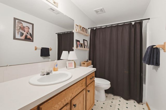 126 E Creekstone St, Mulvane, KS 67110