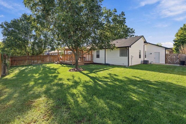 126 E Creekstone St, Mulvane, KS 67110