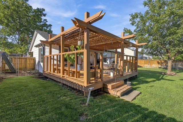 126 E Creekstone St, Mulvane, KS 67110