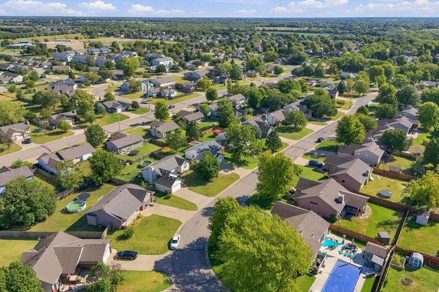 126 E Creekstone St, Mulvane, KS 67110