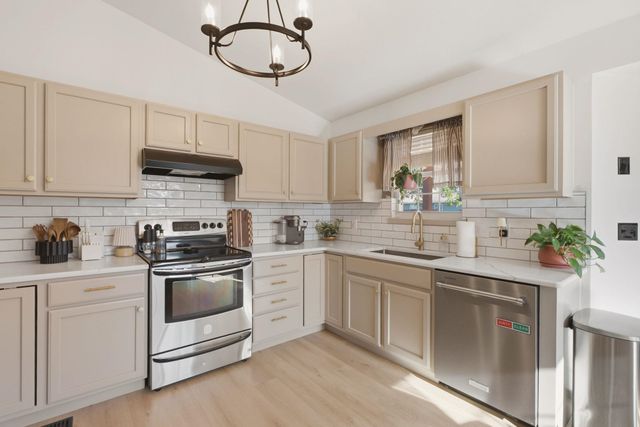 126 E Creekstone St, Mulvane, KS 67110