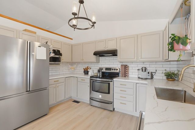 126 E Creekstone St, Mulvane, KS 67110
