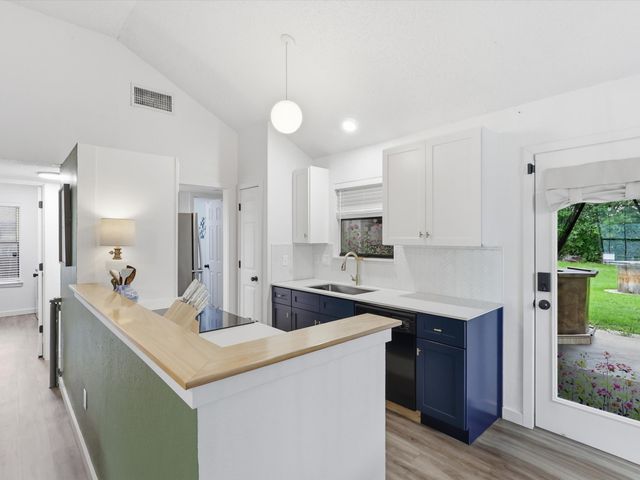 125 N Chapel Creek Boulevard, Fort Worth, TX 76108