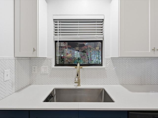 125 N Chapel Creek Boulevard, Fort Worth, TX 76108