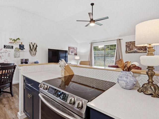 125 N Chapel Creek Boulevard, Fort Worth, TX 76108