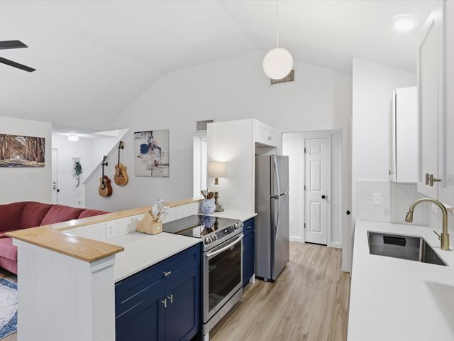 125 N Chapel Creek Boulevard, Fort Worth, TX 76108