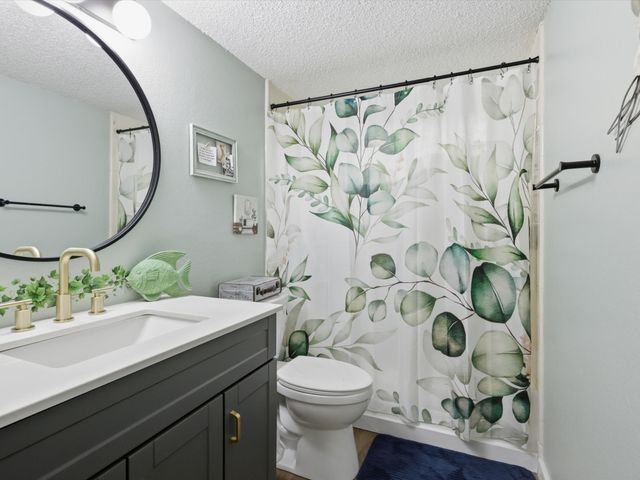 125 N Chapel Creek Boulevard, Fort Worth, TX 76108