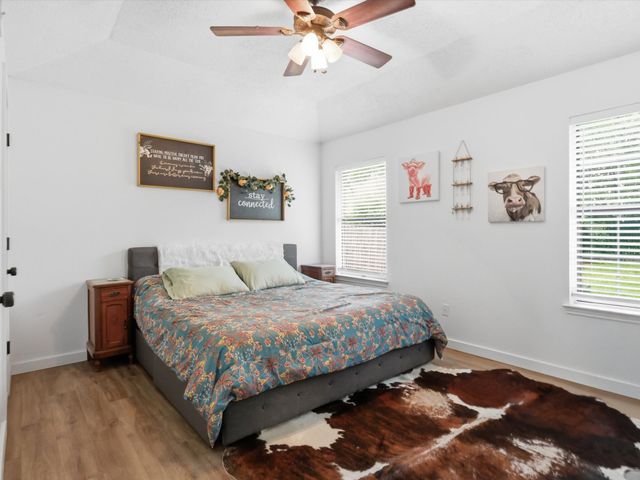 125 N Chapel Creek Boulevard, Fort Worth, TX 76108