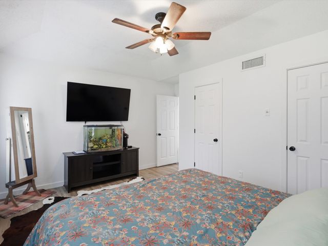 125 N Chapel Creek Boulevard, Fort Worth, TX 76108