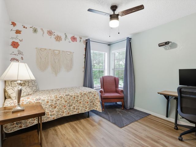 125 N Chapel Creek Boulevard, Fort Worth, TX 76108