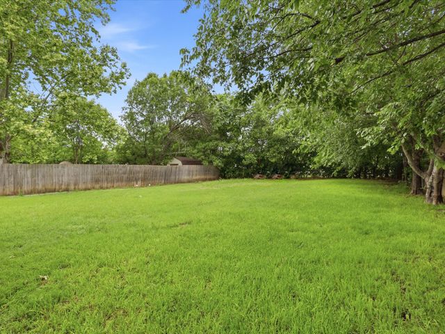 125 N Chapel Creek Boulevard, Fort Worth, TX 76108