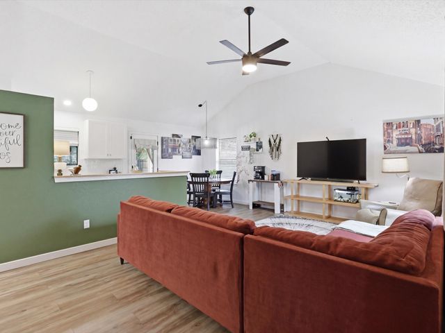 125 N Chapel Creek Boulevard, Fort Worth, TX 76108