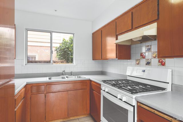 12 Alana Way, Cloverdale, CA 95425