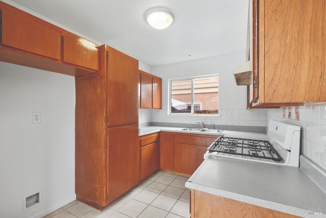 12 Alana Way, Cloverdale, CA 95425