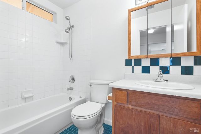 12 Alana Way, Cloverdale, CA 95425