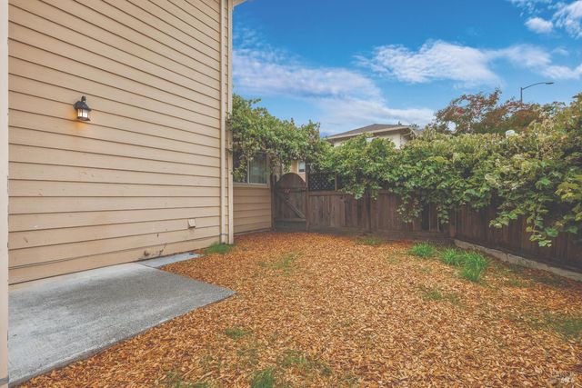 12 Alana Way, Cloverdale, CA 95425