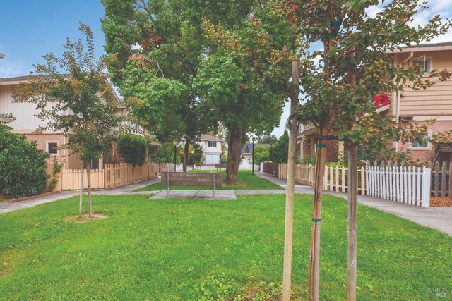 12 Alana Way, Cloverdale, CA 95425