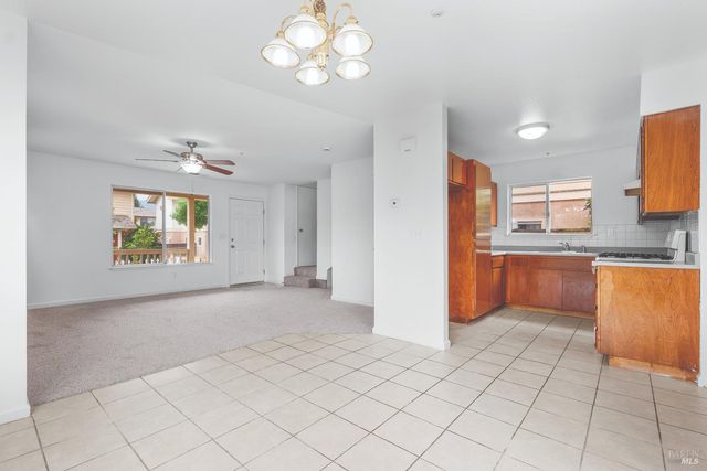 12 Alana Way, Cloverdale, CA 95425