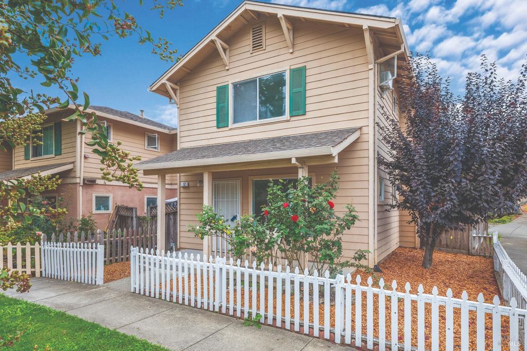 12 Alana Way, Cloverdale, CA 95425