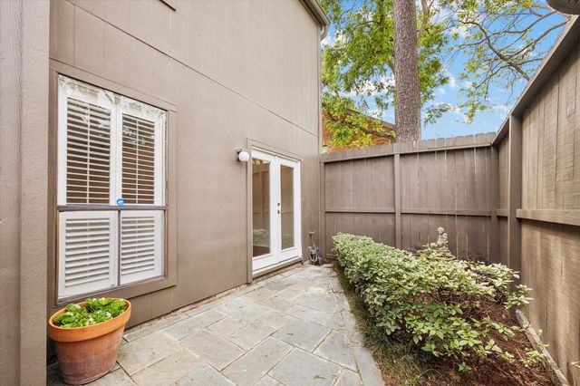 701 Bering Drive 1201, Houston, TX 77057