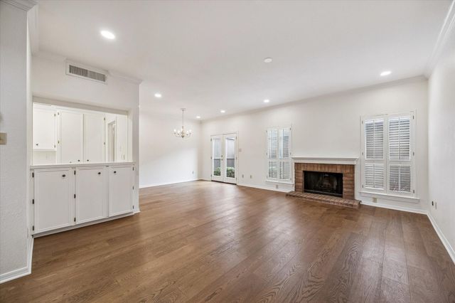 701 Bering Drive 1201, Houston, TX 77057