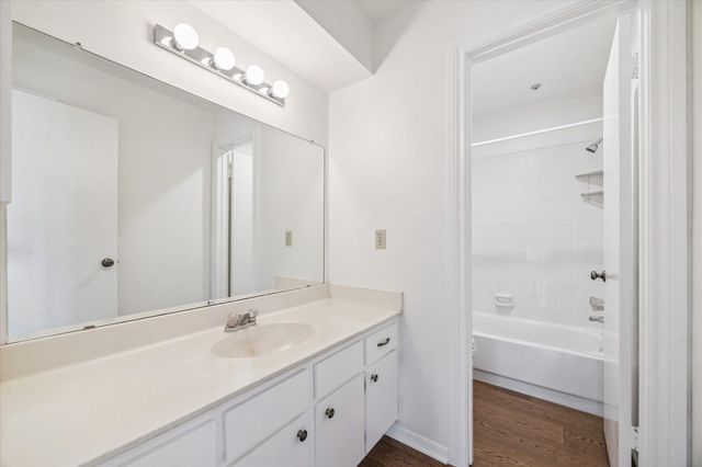701 Bering Drive 1201, Houston, TX 77057