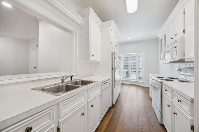 701 Bering Drive 1201, Houston, TX 77057