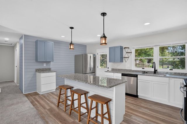 284 Stanford Lane, Jackson, MI 49203