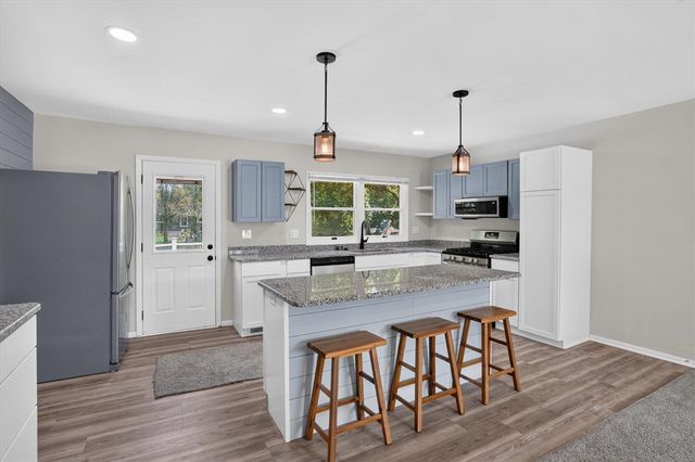 284 Stanford Lane, Jackson, MI 49203