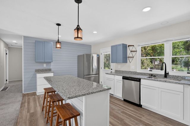 284 Stanford Lane, Jackson, MI 49203