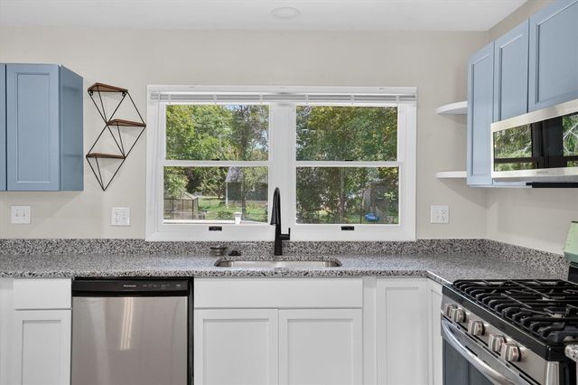 284 Stanford Lane, Jackson, MI 49203