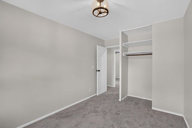 284 Stanford Lane, Jackson, MI 49203