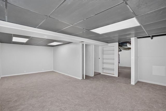 284 Stanford Lane, Jackson, MI 49203