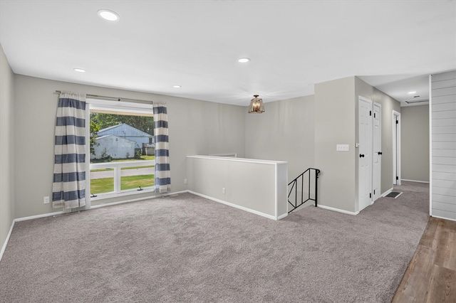 284 Stanford Lane, Jackson, MI 49203