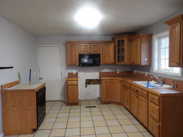 451 E Ludington Avenue, Farwell, MI 48622