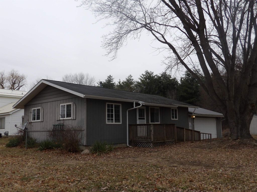 451 E Ludington Avenue, Farwell, MI 48622