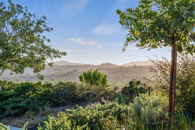 806 Needlerock Place, Escondido, CA 92025