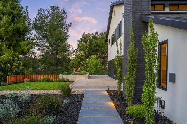 806 Needlerock Place, Escondido, CA 92025