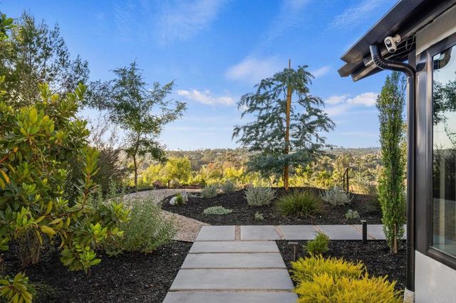 806 Needlerock Place, Escondido, CA 92025
