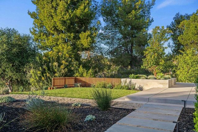 806 Needlerock Place, Escondido, CA 92025